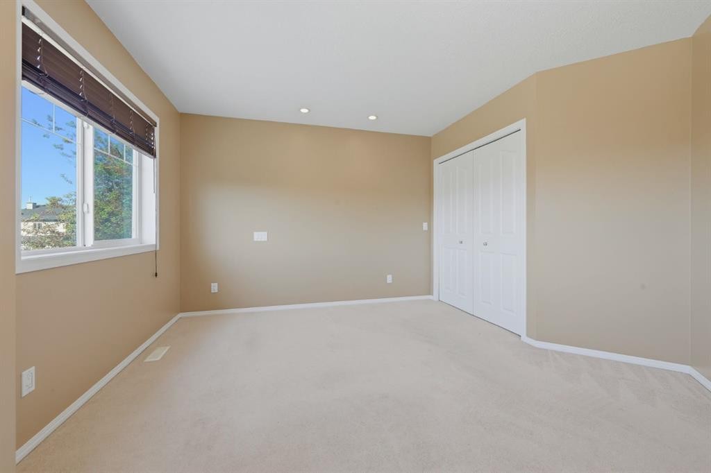 4 Everglen Grove Sw, Calgary, AB - Indoor Photo Showing Other Room