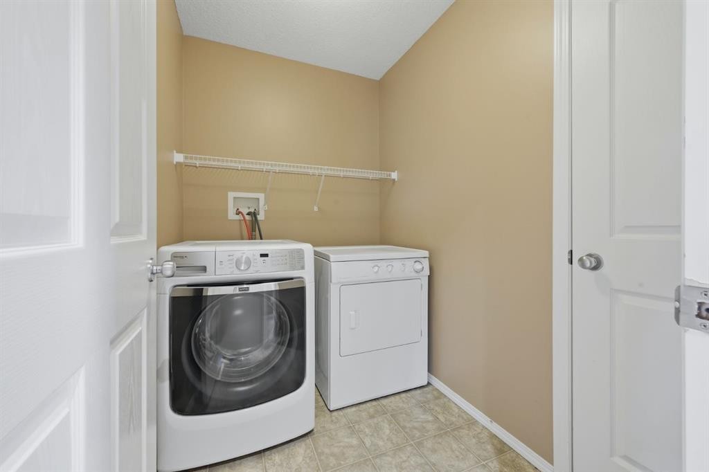 4 Everglen Grove Sw, Calgary, AB - Indoor Photo Showing Laundry Room