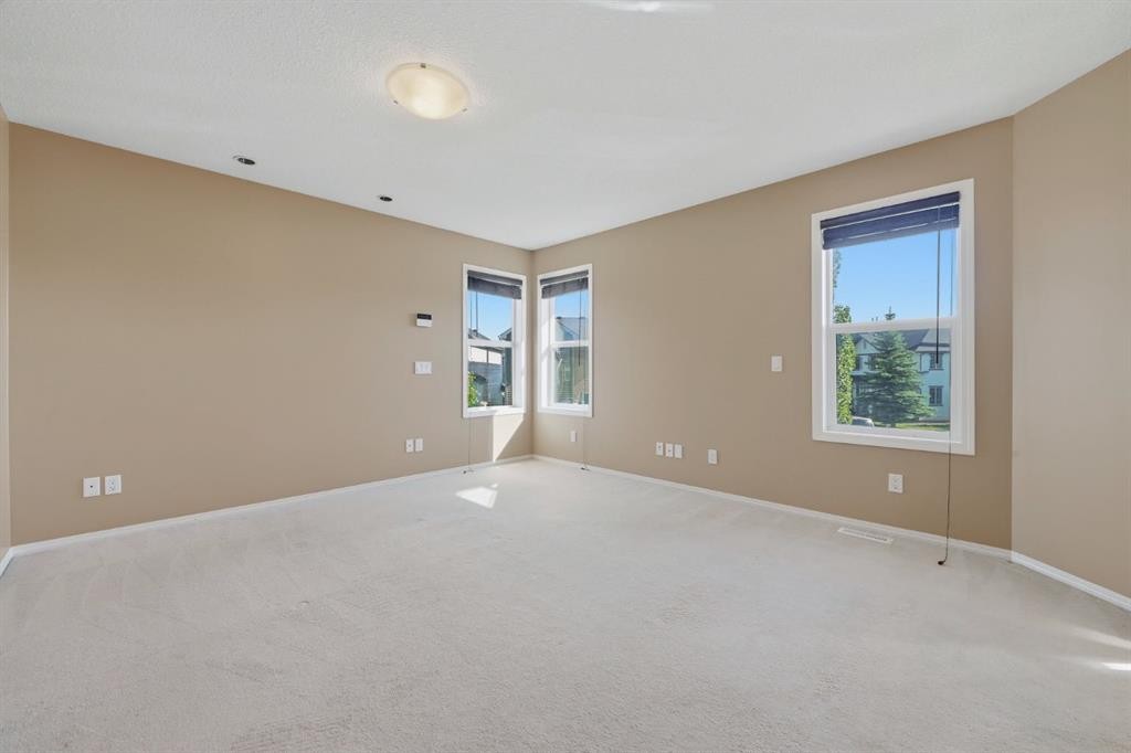 4 Everglen Grove Sw, Calgary, AB - Indoor Photo Showing Other Room