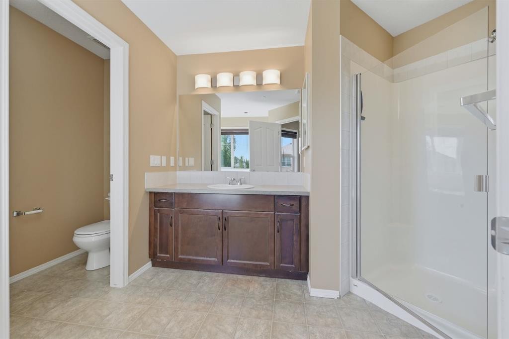4 Everglen Grove Sw, Calgary, AB - Indoor Photo Showing Bathroom