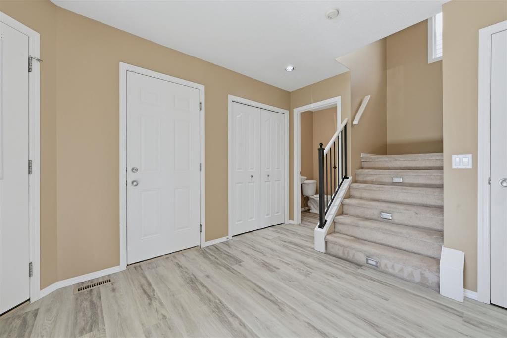 4 Everglen Grove Sw, Calgary, AB - Indoor Photo Showing Other Room