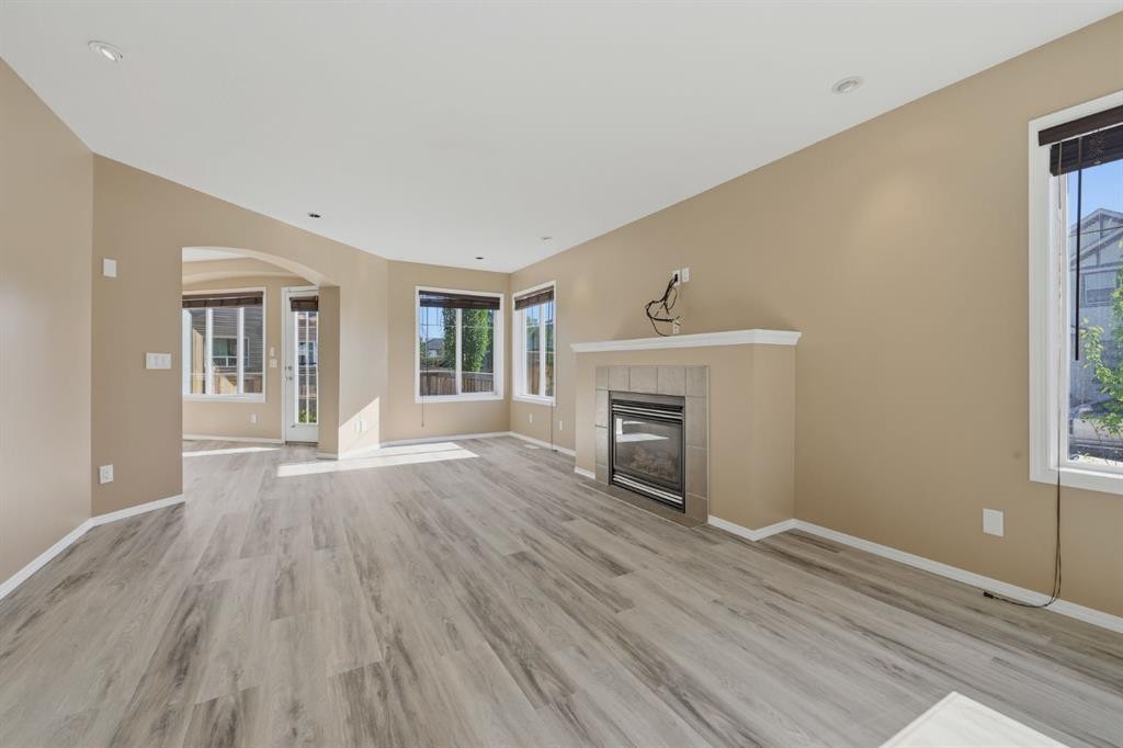 4 Everglen Grove Sw, Calgary, AB - Indoor With Fireplace