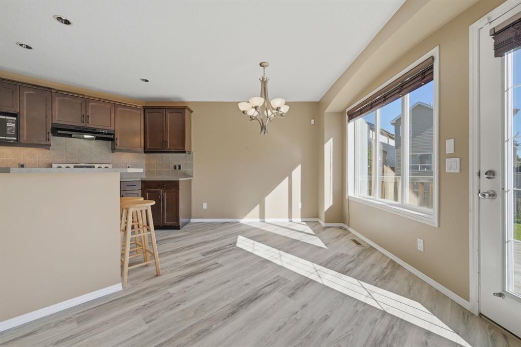 4 Everglen Grove Sw, Calgary, AB - Indoor Photo Showing Kitchen