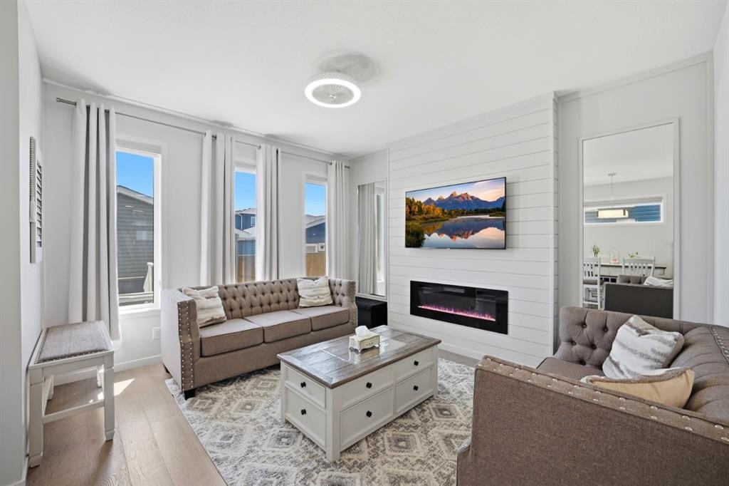 908 West Lakeview Drive, Chestermere, AB