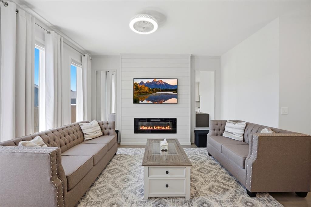 908 West Lakeview Drive, Chestermere, AB