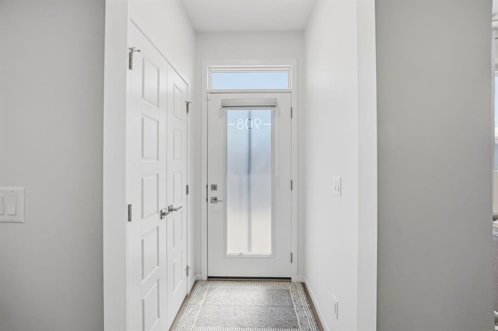 908 West Lakeview Drive, Chestermere, AB