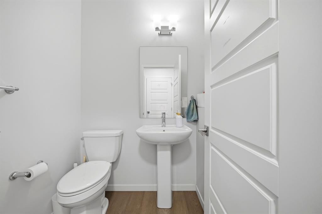 908 West Lakeview Drive, Chestermere, AB