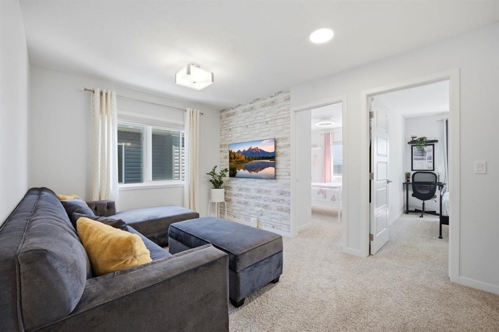908 West Lakeview Drive, Chestermere, AB