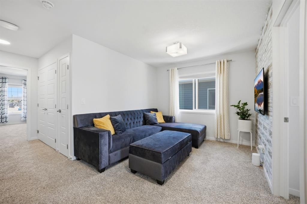 908 West Lakeview Drive, Chestermere, AB