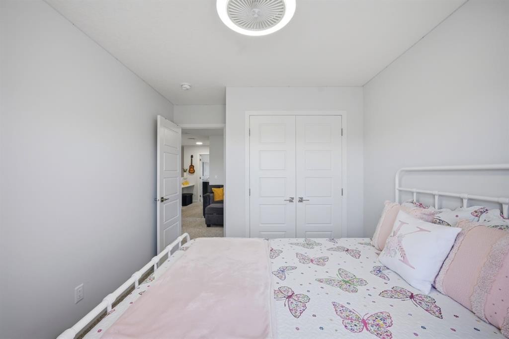 908 West Lakeview Drive, Chestermere, AB