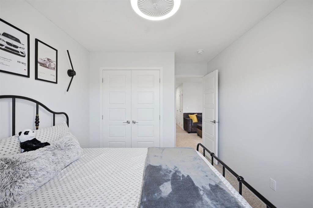 908 West Lakeview Drive, Chestermere, AB