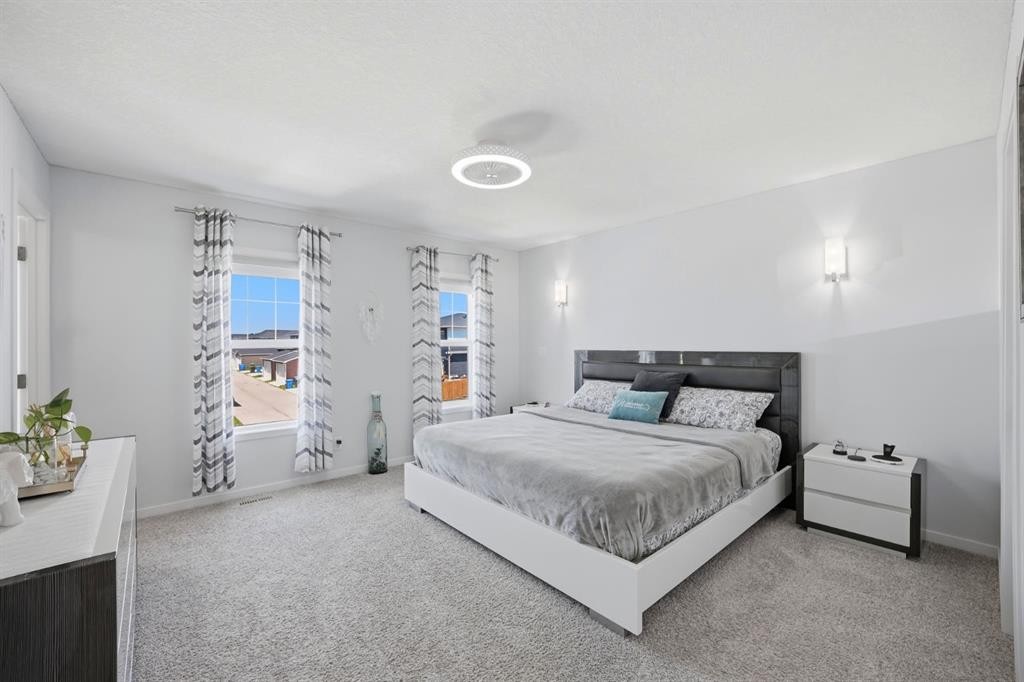 908 West Lakeview Drive, Chestermere, AB