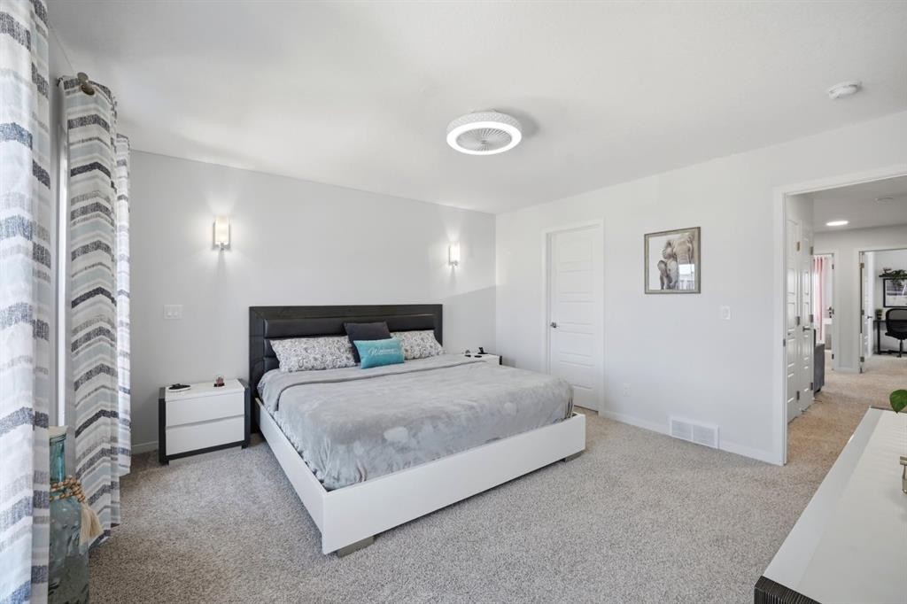908 West Lakeview Drive, Chestermere, AB