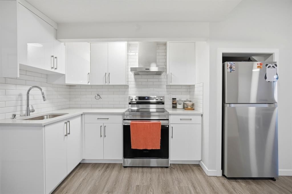 908 West Lakeview Drive, Chestermere, AB
