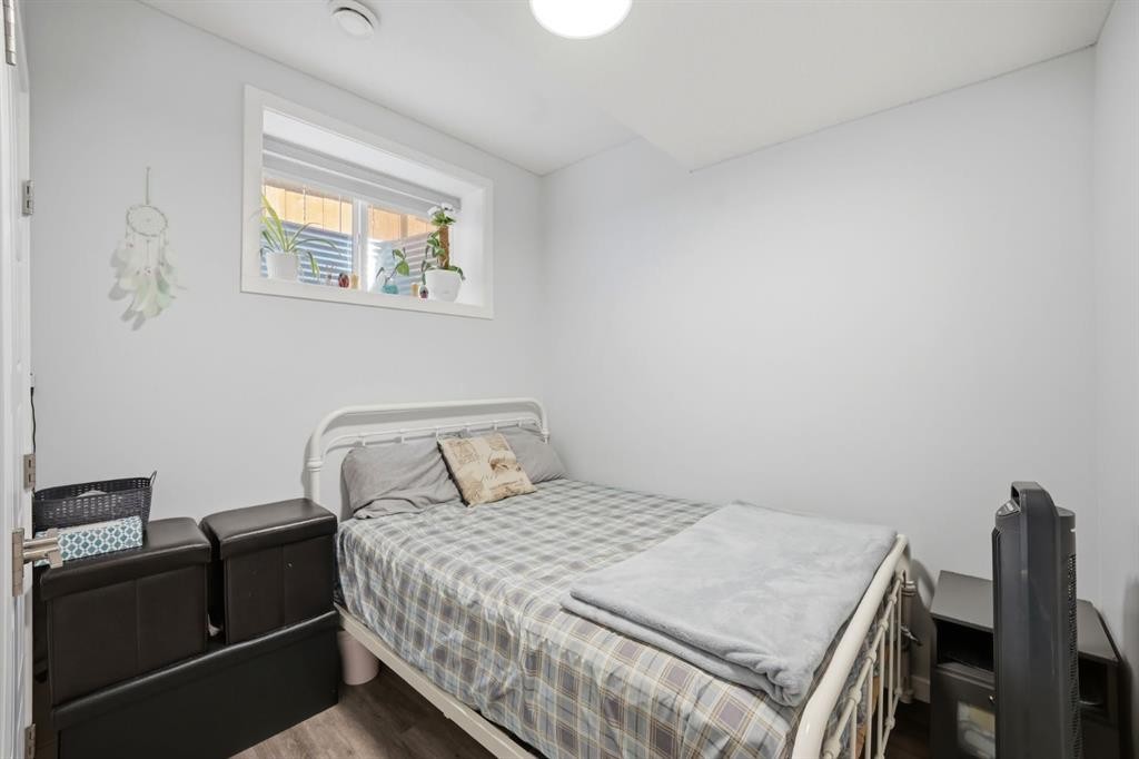 908 West Lakeview Drive, Chestermere, AB