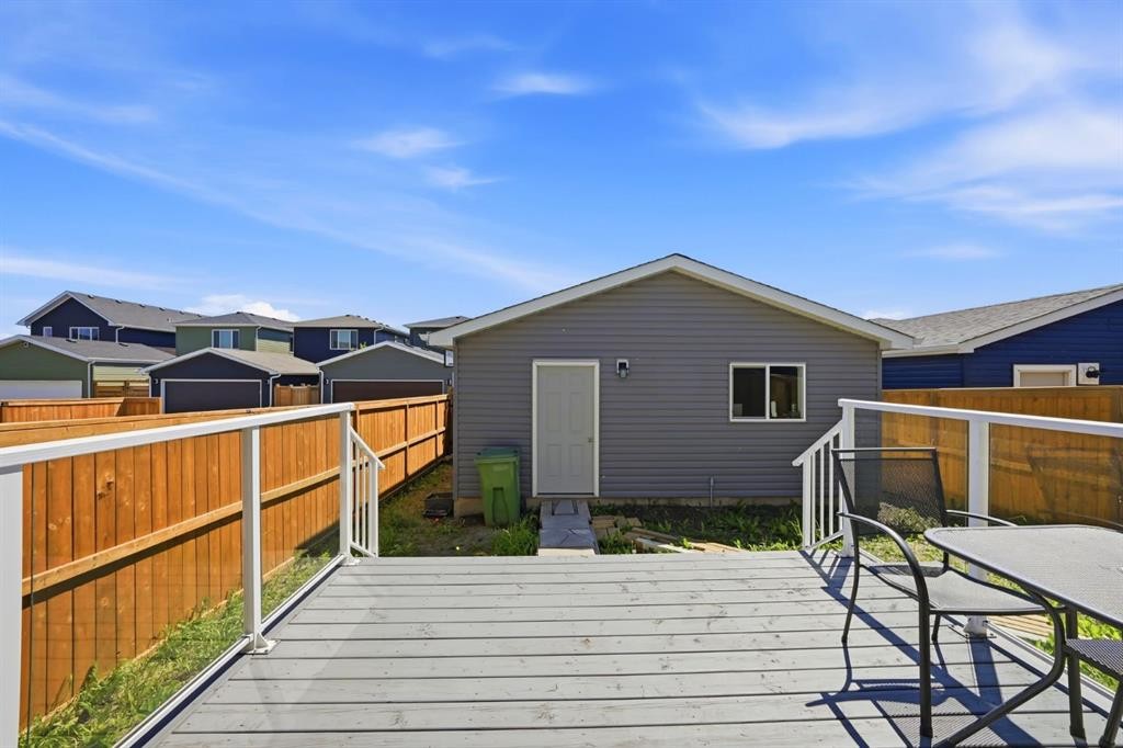 908 West Lakeview Drive, Chestermere, AB