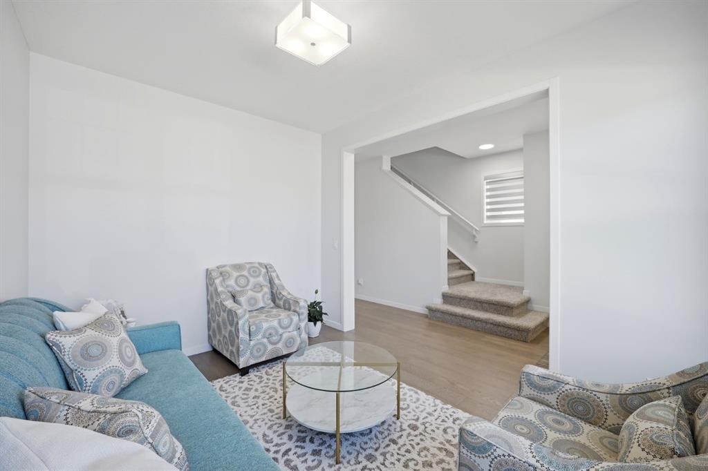 908 West Lakeview Drive, Chestermere, AB