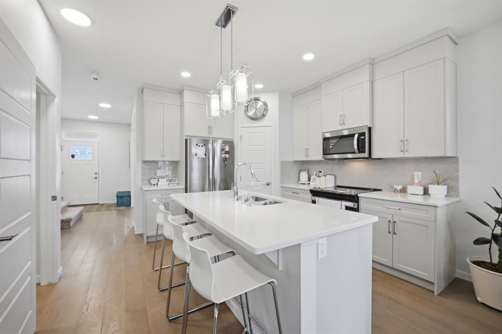 908 West Lakeview Drive, Chestermere, AB