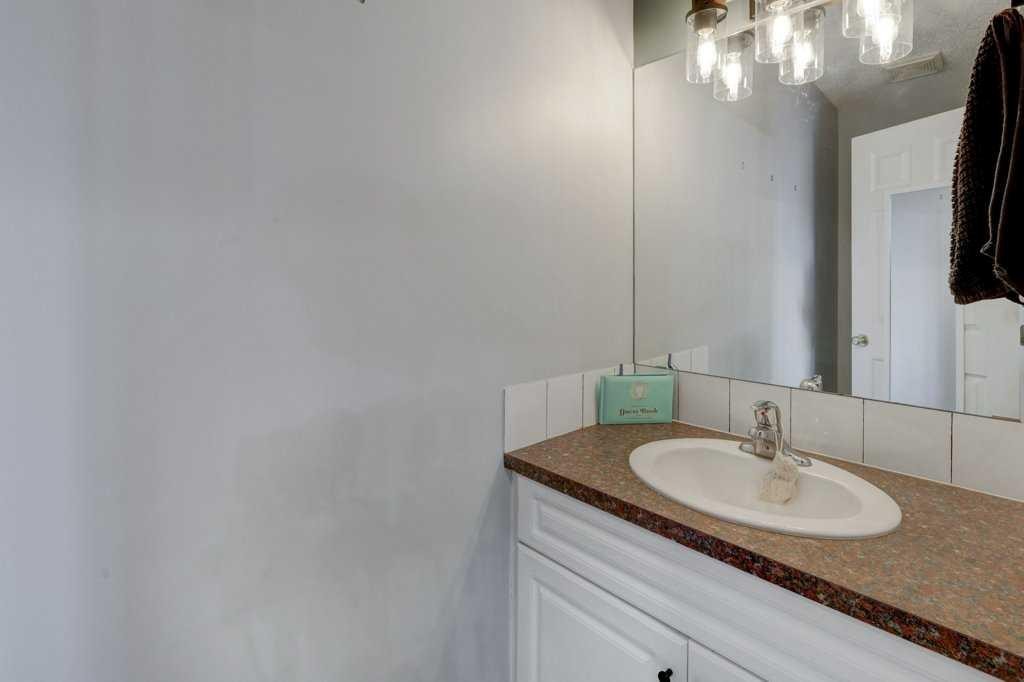 8034 24 Street Se, Calgary, AB - Indoor Photo Showing Bathroom