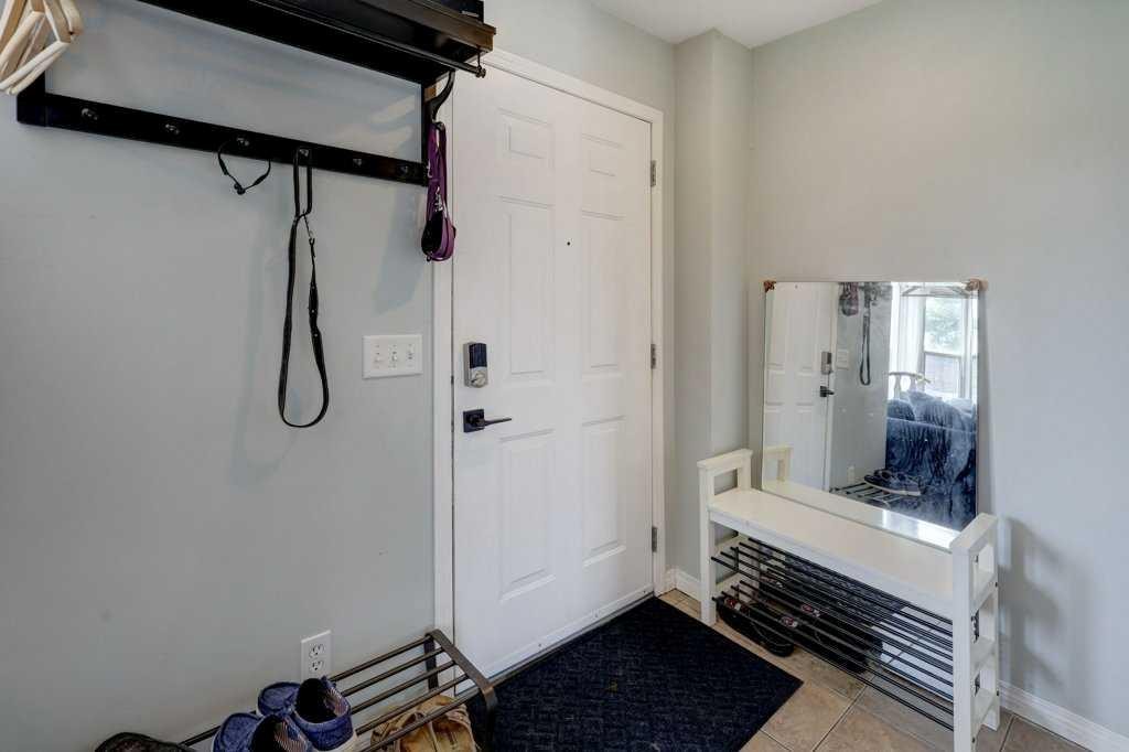 8034 24 Street Se, Calgary, AB - Indoor Photo Showing Other Room