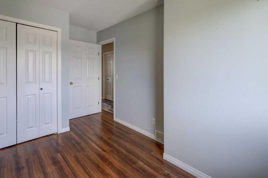 8034 24 Street Se, Calgary, AB - Indoor