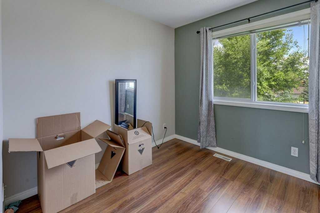 8034 24 Street Se, Calgary, AB - Indoor Photo Showing Other Room