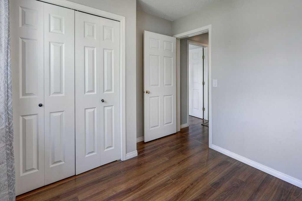 8034 24 Street Se, Calgary, AB - Indoor Photo Showing Other Room