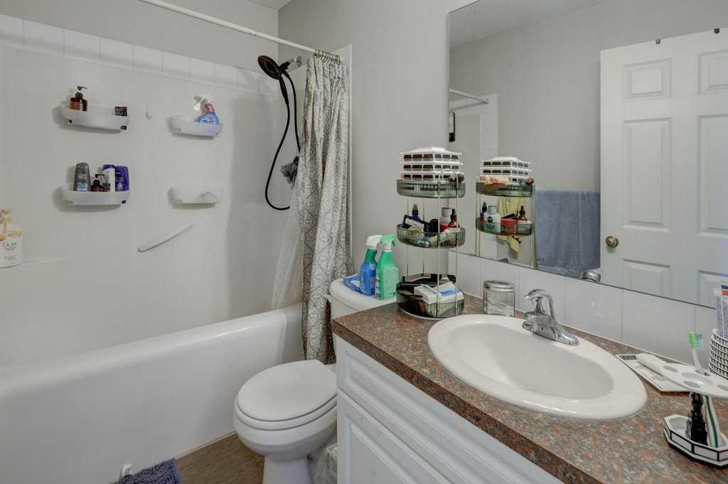 8034 24 Street Se, Calgary, AB - Indoor Photo Showing Bathroom