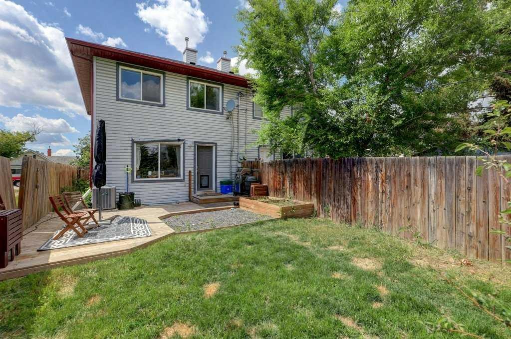 8034 24 Street Se, Calgary, AB - Outdoor