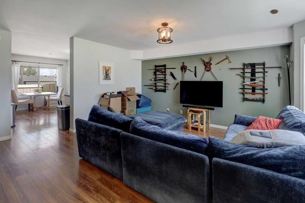 8034 24 Street Se, Calgary, AB - Indoor Photo Showing Living Room
