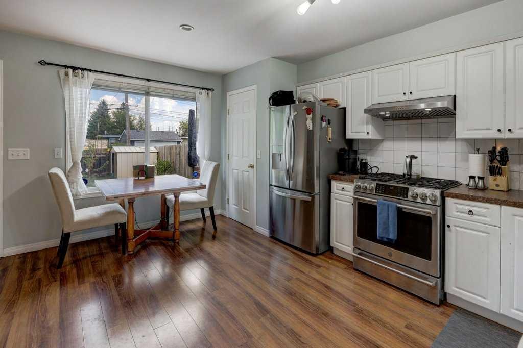 8034 24 Street Se, Calgary, AB - Indoor Photo Showing Kitchen