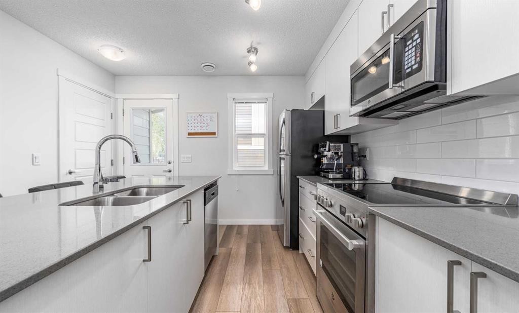 310 Cranbrook Square Se, Calgary, AB
