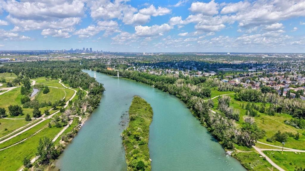 22 Rivercrest Way Se, Calgary, AB