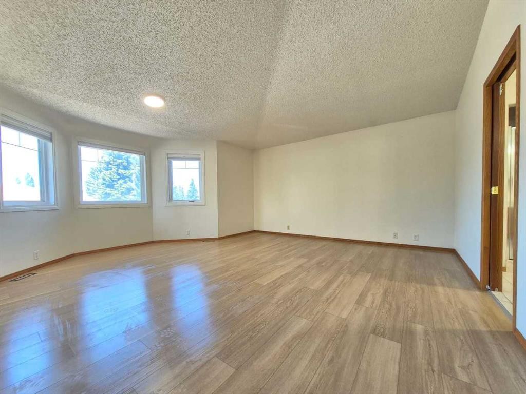 7 Suncastle Crescent Se, Calgary, AB