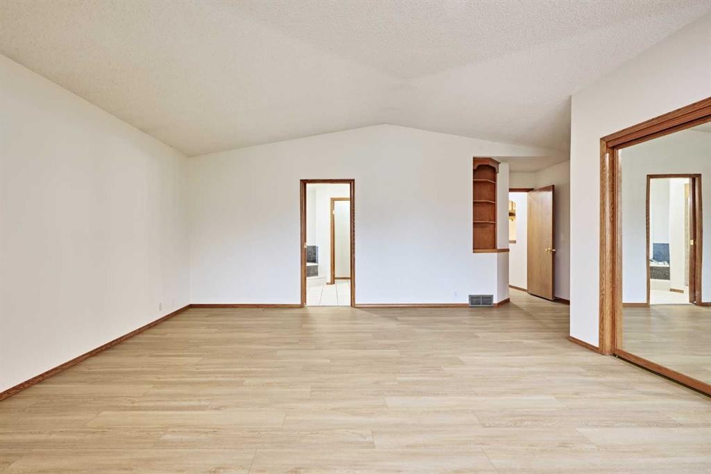 7 Suncastle Crescent Se, Calgary, AB - Indoor Photo Showing Other Room