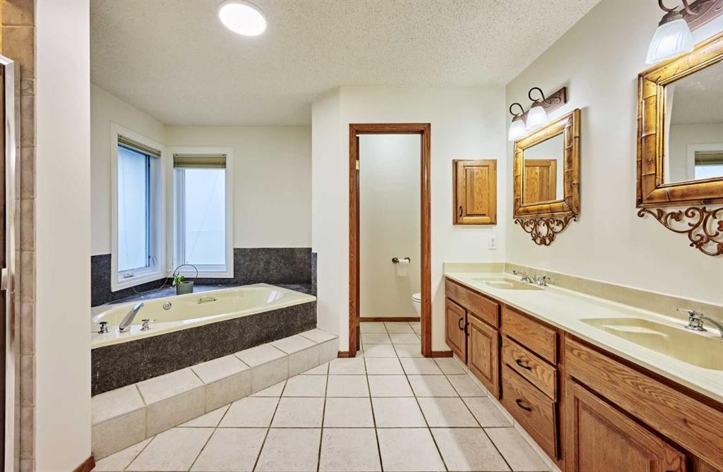 7 Suncastle Crescent Se, Calgary, AB - Indoor Photo Showing Bathroom
