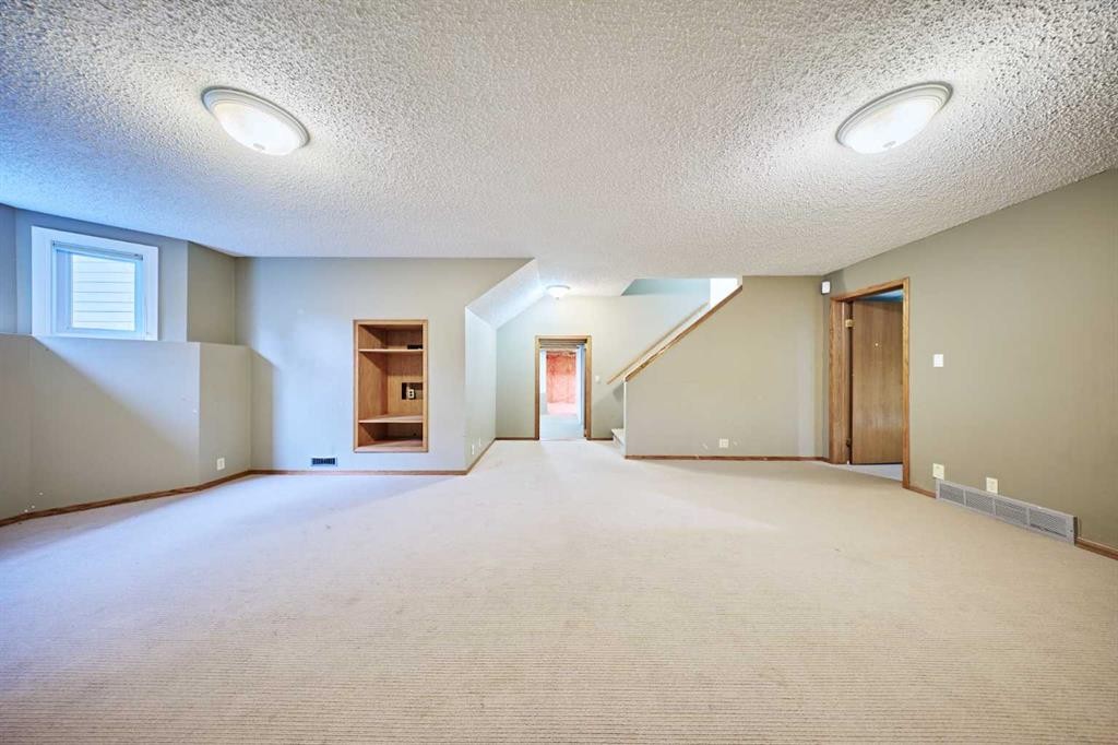 7 Suncastle Crescent Se, Calgary, AB - Indoor Photo Showing Other Room