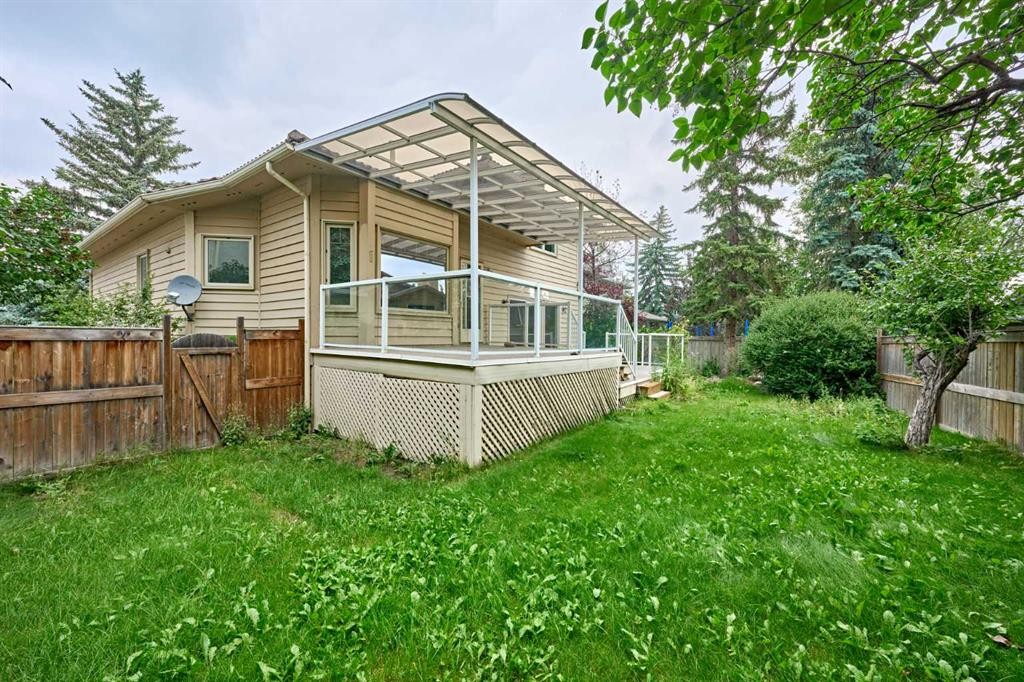 7 Suncastle Crescent Se, Calgary, AB - Outdoor With Deck Patio Veranda