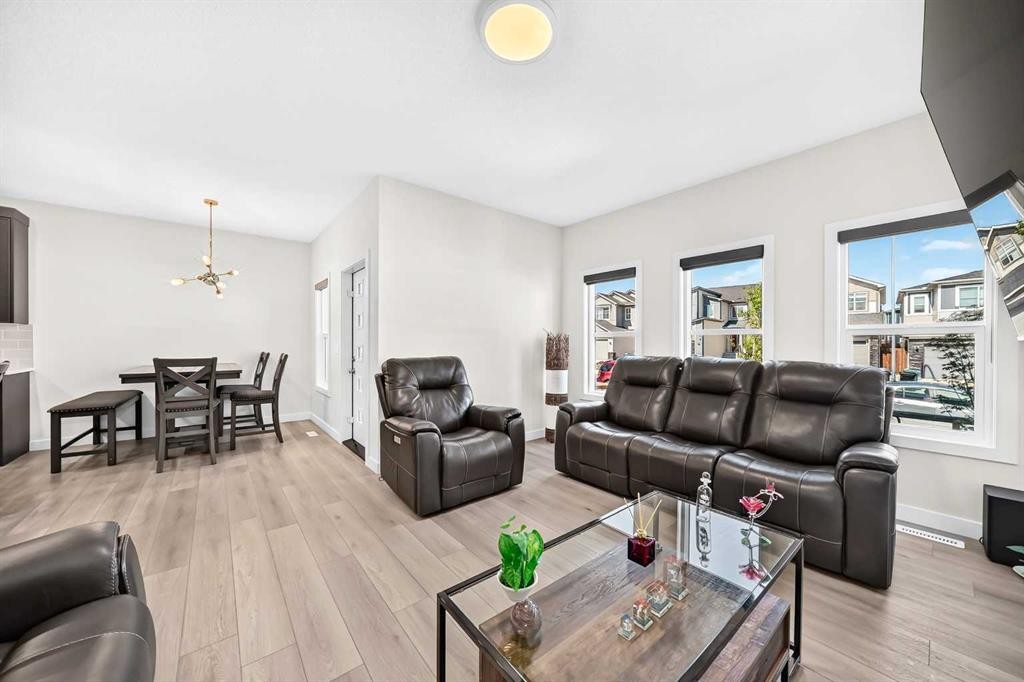 27 Belvedere Point Se, Calgary, AB - Indoor Photo Showing Living Room