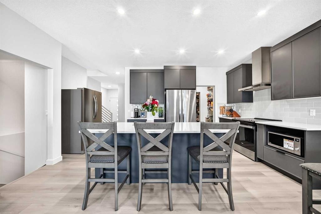 27 Belvedere Point Se, Calgary, AB - Indoor Photo Showing Kitchen With Upgraded Kitchen