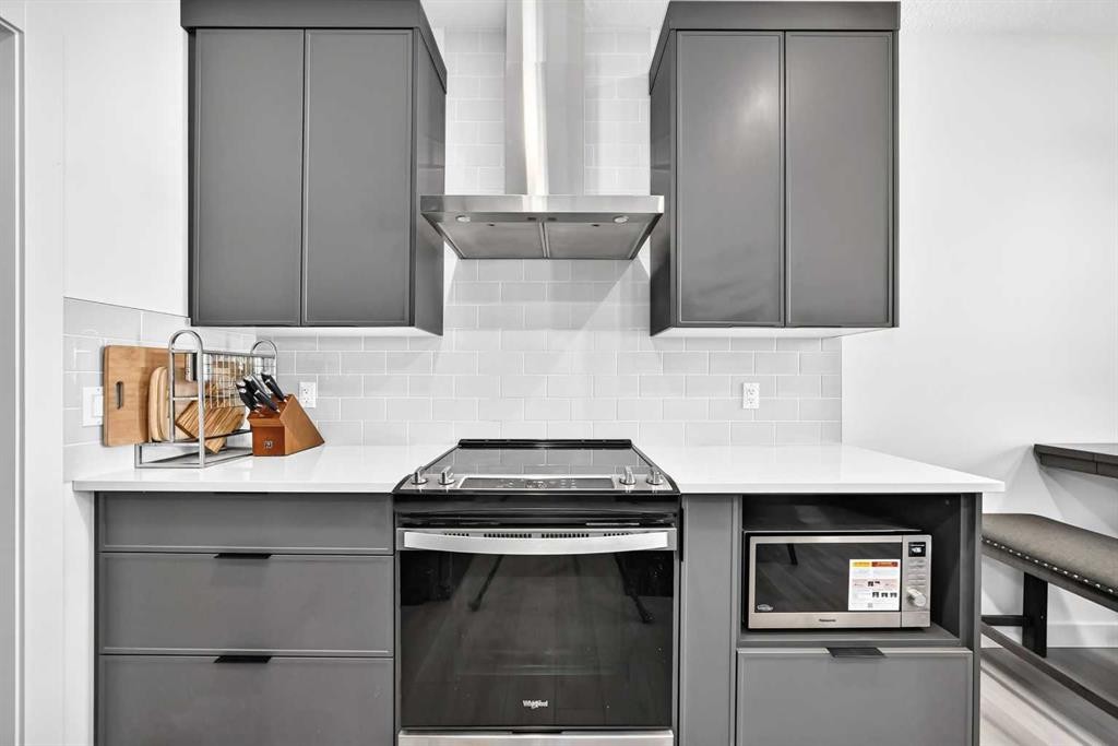 27 Belvedere Point Se, Calgary, AB - Indoor Photo Showing Kitchen