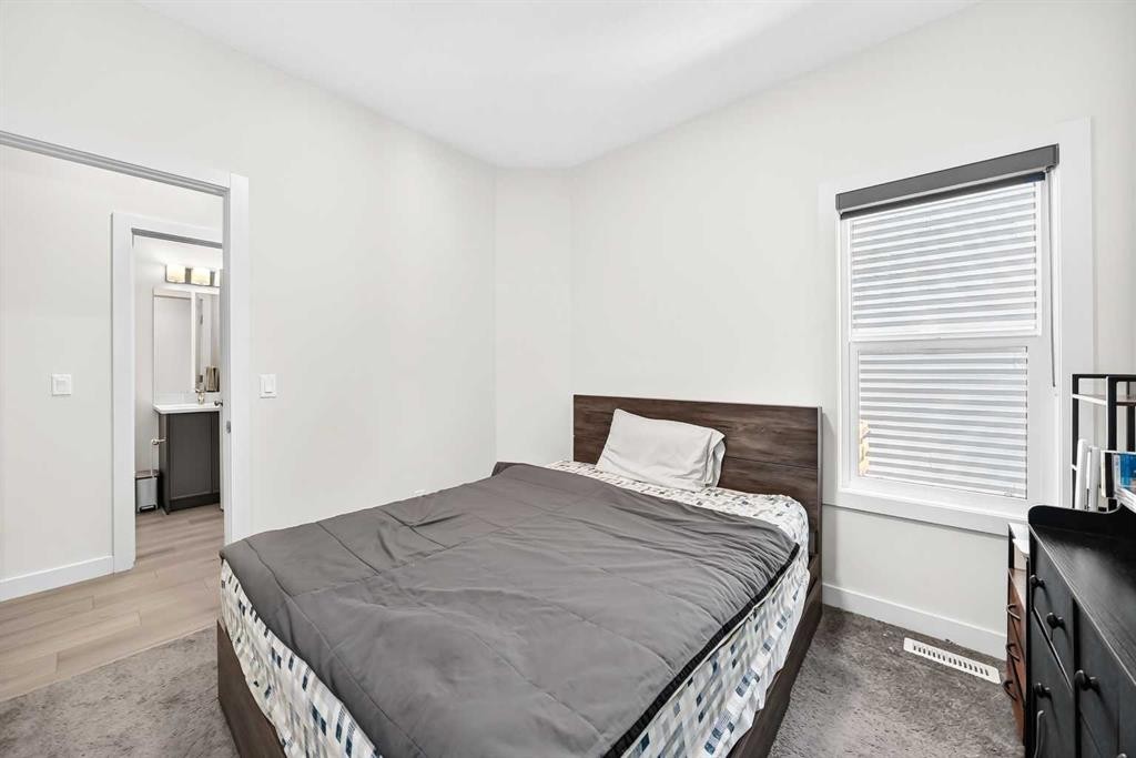 27 Belvedere Point Se, Calgary, AB - Indoor Photo Showing Bedroom