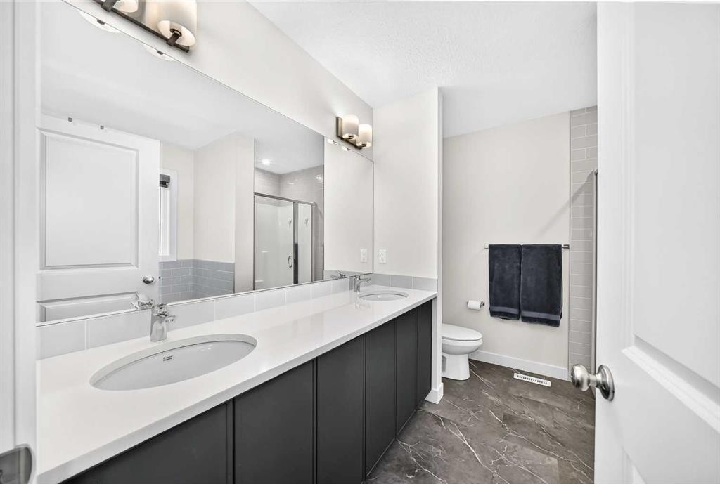 27 Belvedere Point Se, Calgary, AB - Indoor Photo Showing Bathroom