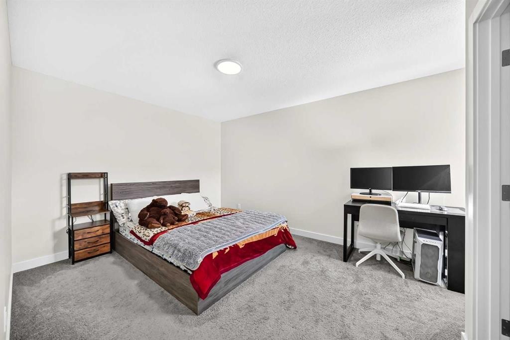 27 Belvedere Point Se, Calgary, AB - Indoor Photo Showing Bedroom