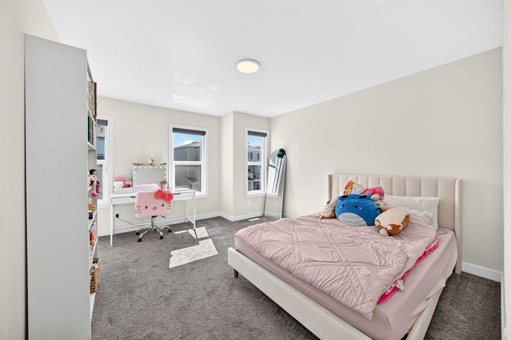 27 Belvedere Point Se, Calgary, AB - Indoor Photo Showing Bedroom