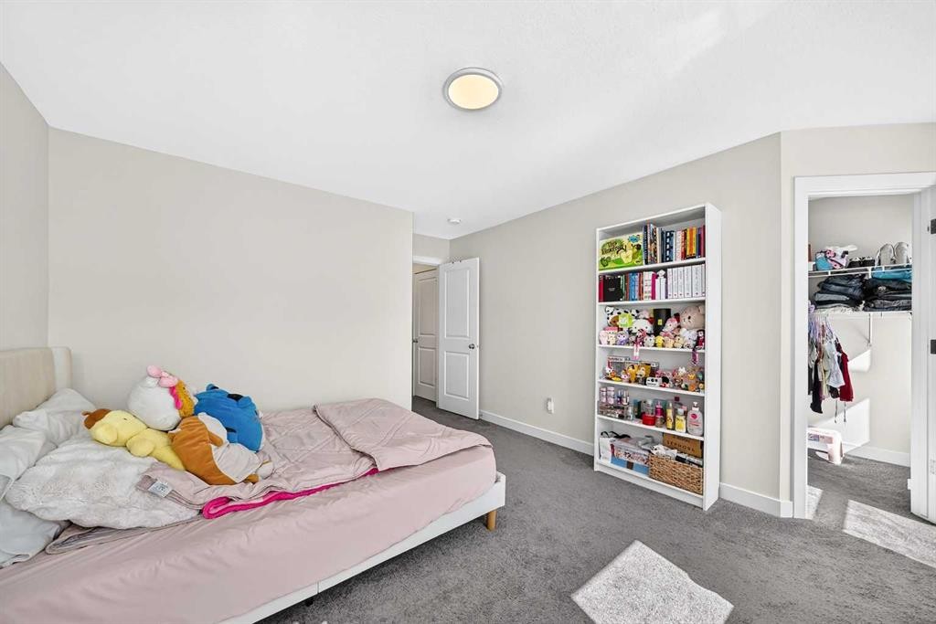 27 Belvedere Point Se, Calgary, AB - Indoor Photo Showing Bedroom