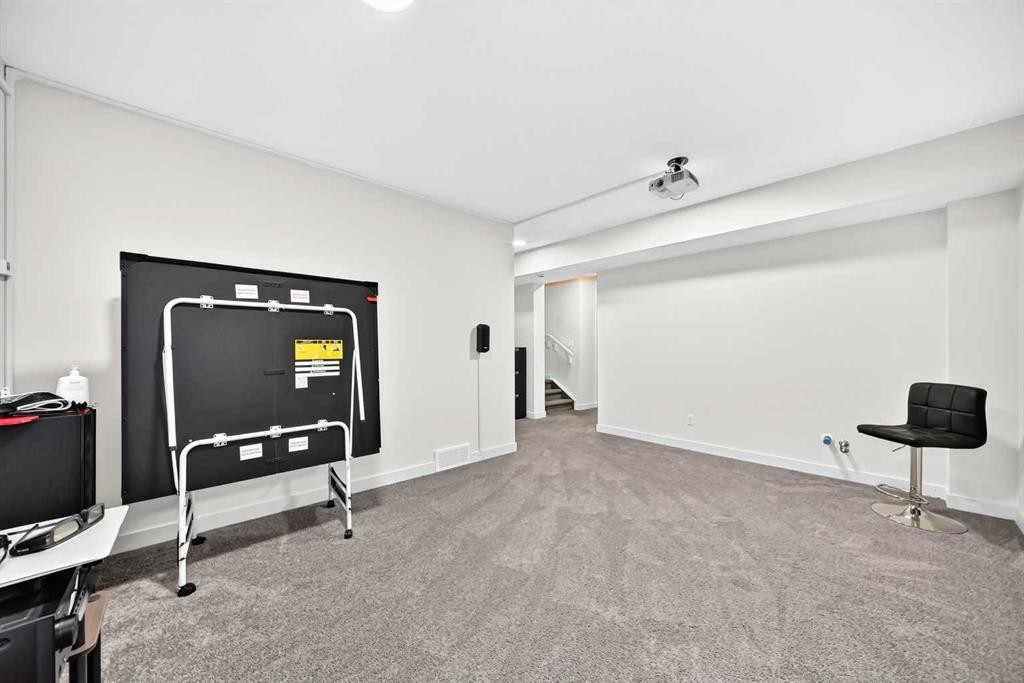 27 Belvedere Point Se, Calgary, AB - Indoor