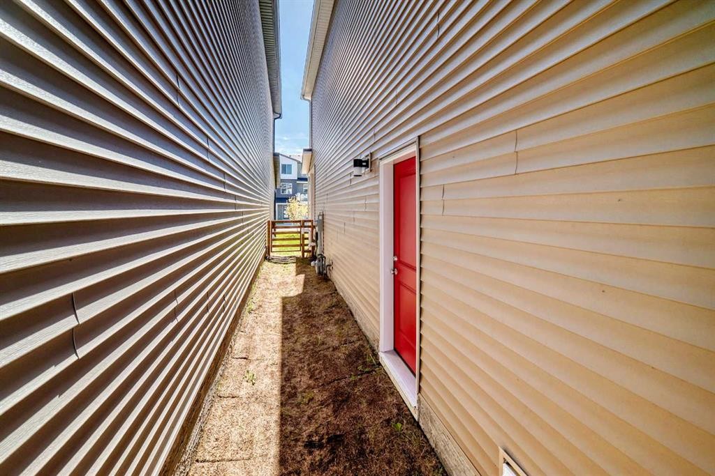 27 Belvedere Point Se, Calgary, AB - Photo Showing Other Room