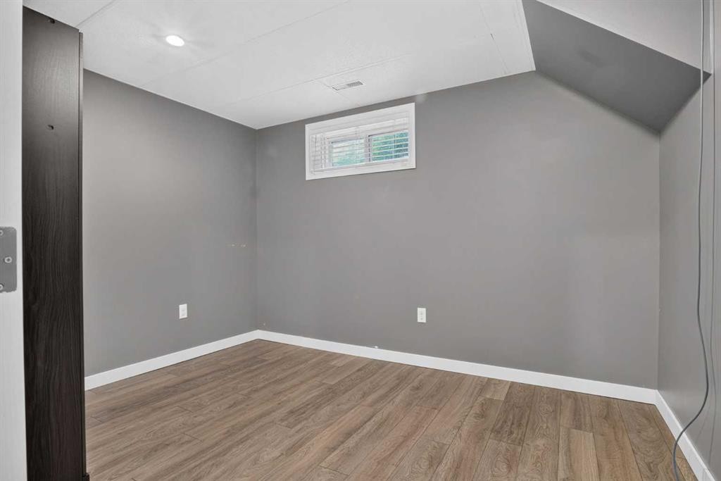 136 41 Avenue Nw, Calgary, AB - Indoor Photo Showing Other Room