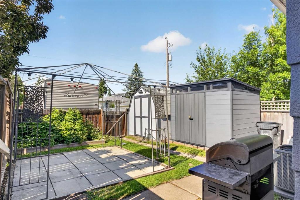 136 41 Avenue Nw, Calgary, AB - Outdoor